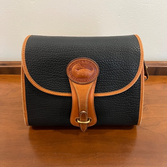 VTG 1990s Dooney & Bourke All Weather Leather Medium Essex Bag Black/Tan Trim - Picture 2 of 16
